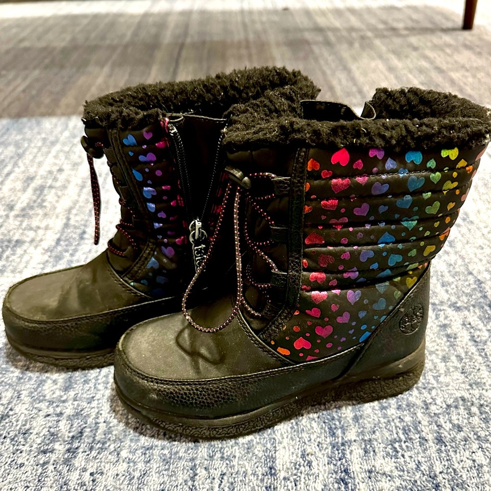 Kids Totes rainbow zip winter boots with faux fur lining. Size 13M